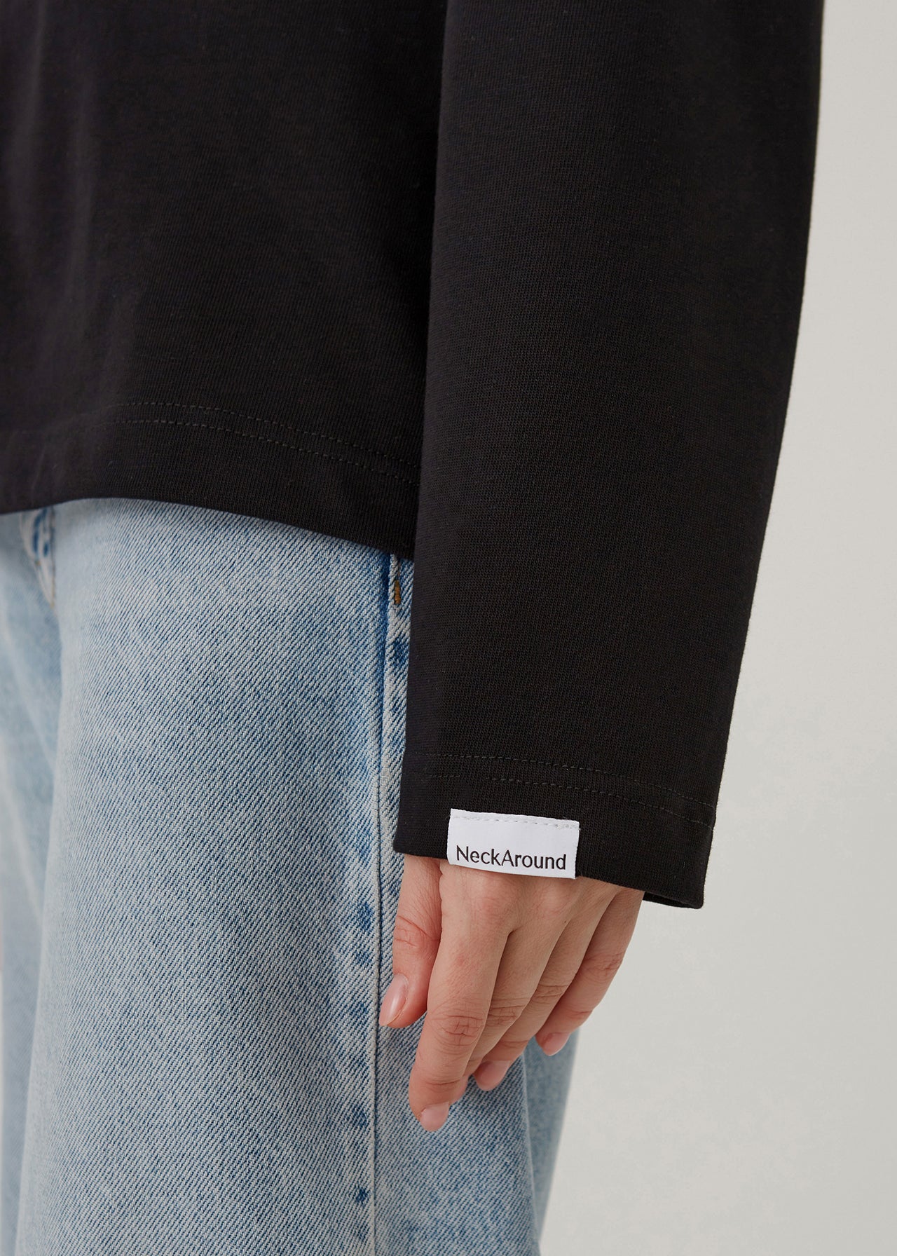 MARŠKINĖLIAI ILGOMIS RANKOVĖMIS SU LININIU NĖRINUKU