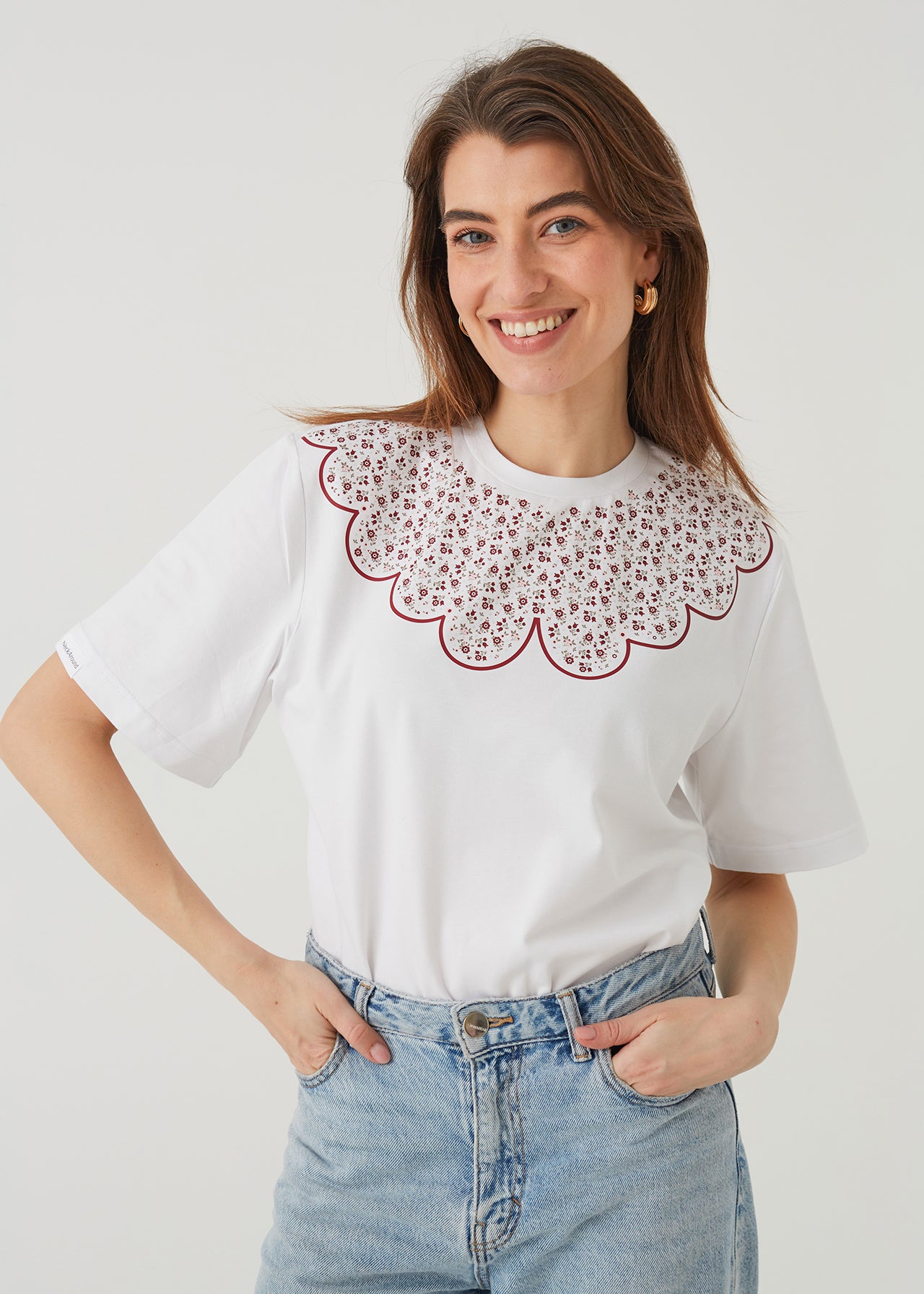 "RÓŻYCZKI", BIAŁE KOSZULKI