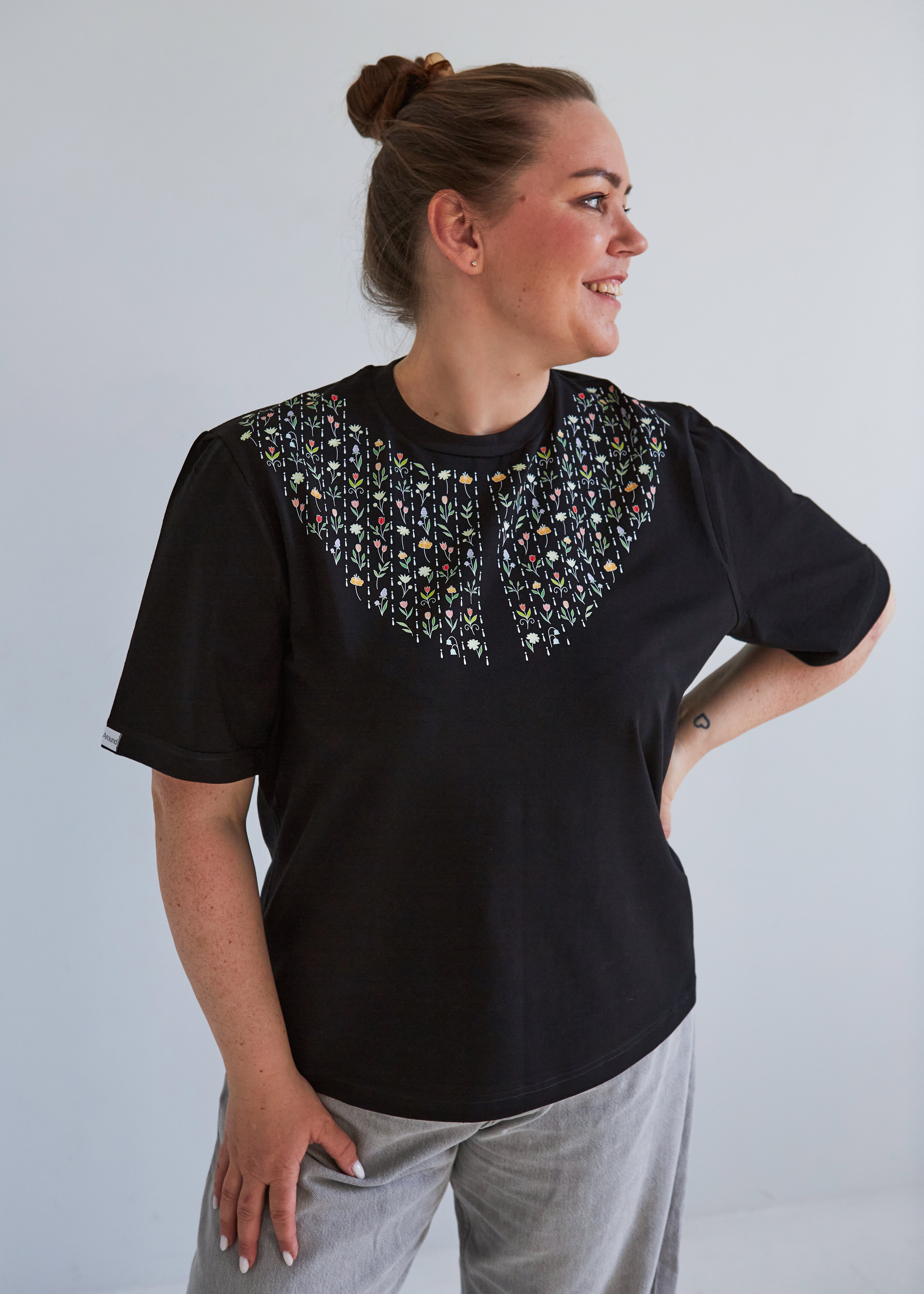 "GĖLIŲ JŪRA", JUODI MARŠKINĖLIAI