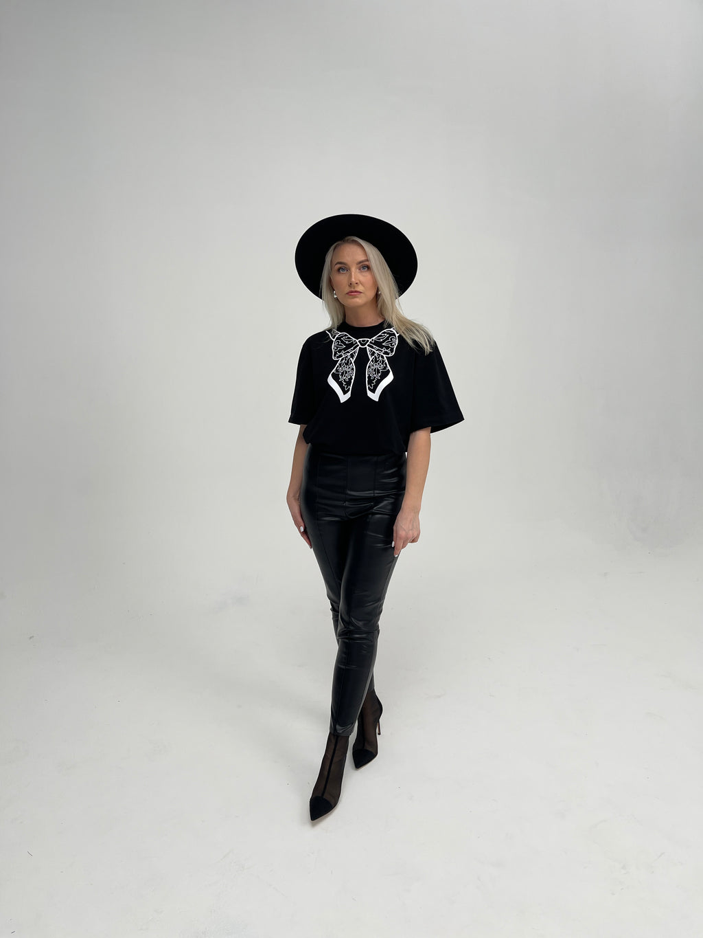 "KASPINAS", JUODI MARSKINELIAI