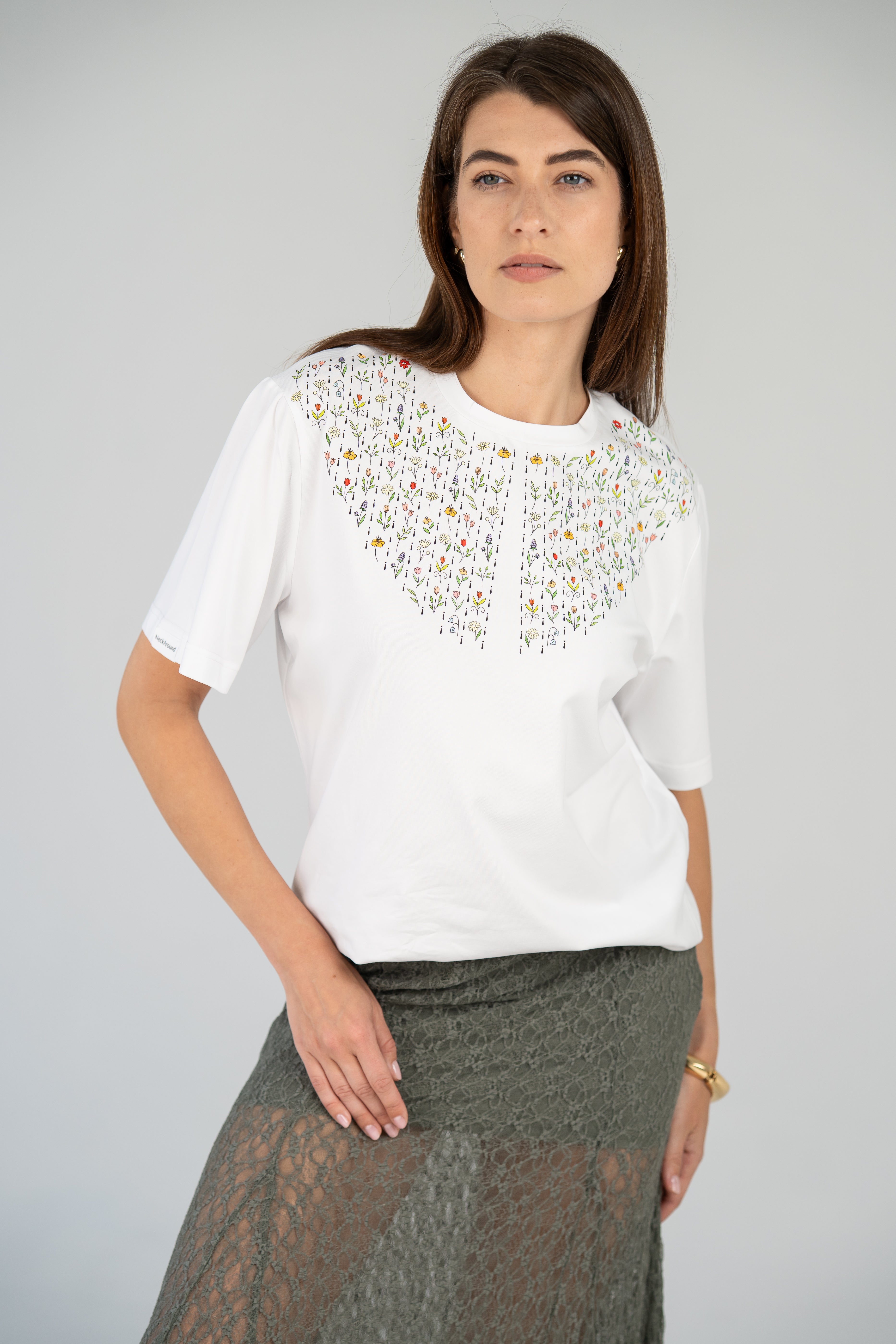 "GĖLIŲ JŪRA", BALTI MARŠKINĖLIAI