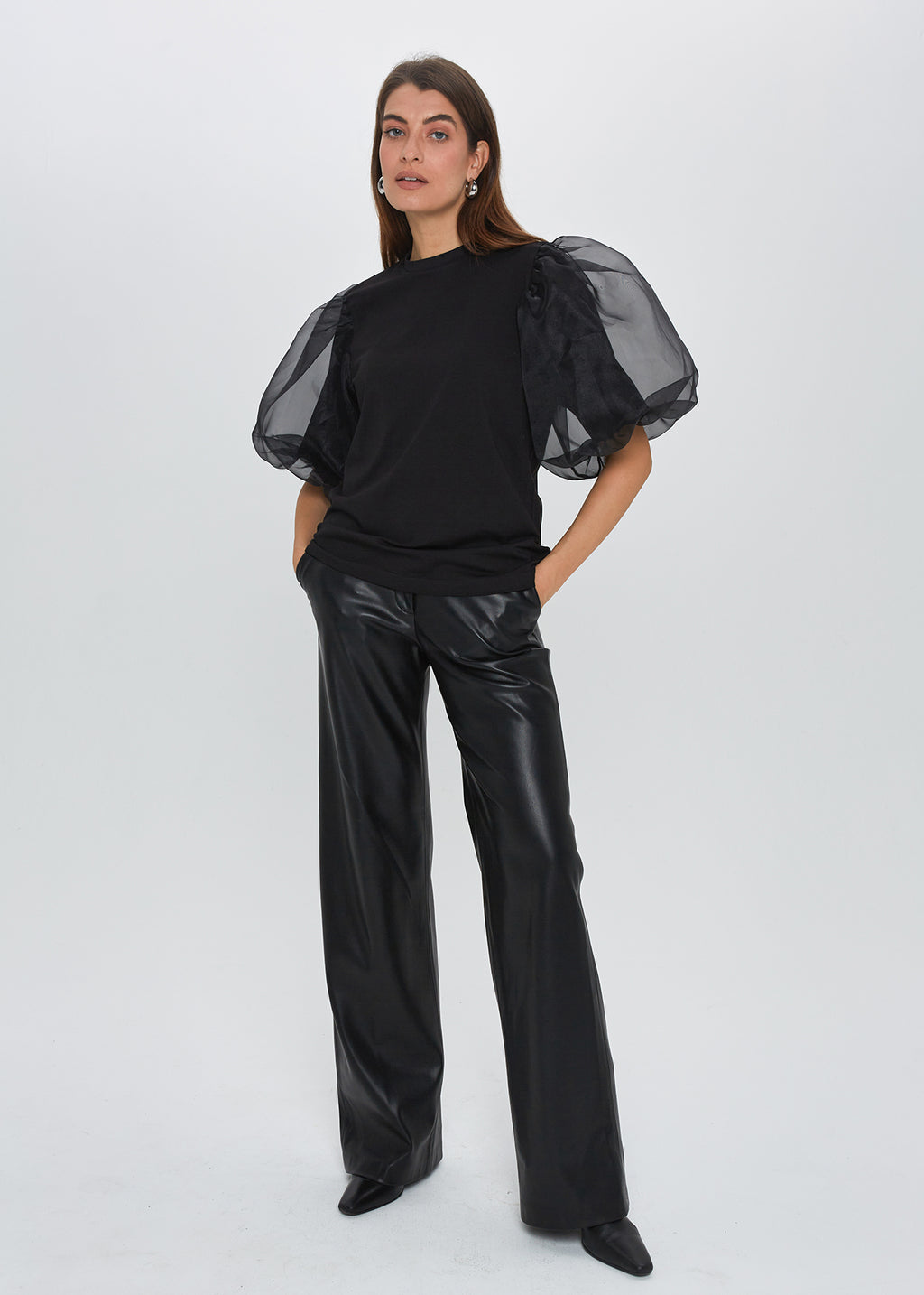 "PŪSTOS RANKOVĖS", JUODI MARŠKINĖLIAI