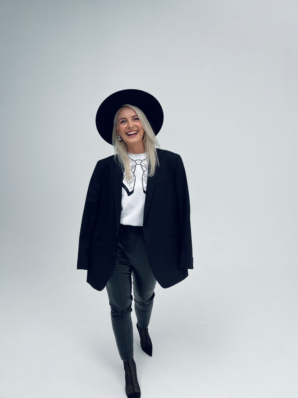 "KASPINAS", BALTI MARŠKINĖLIAI