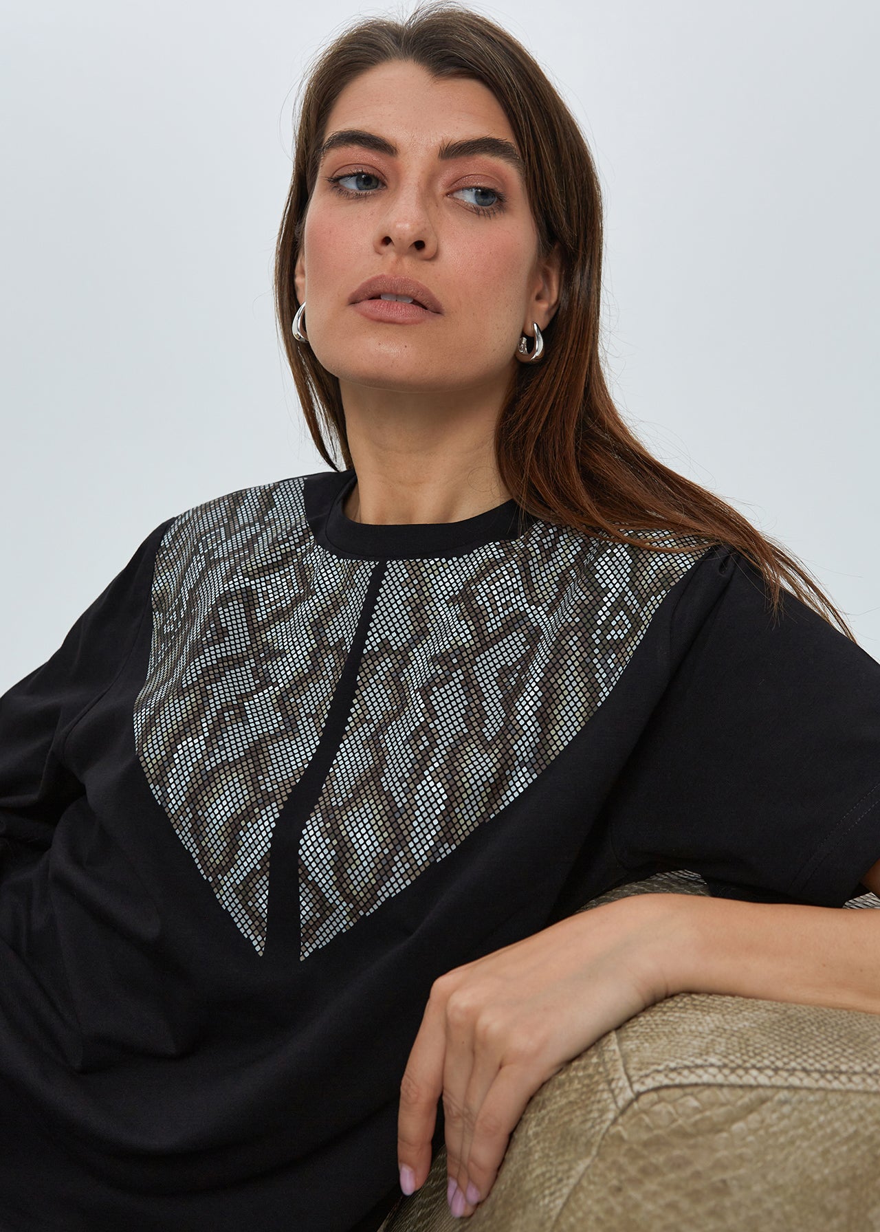 "GYVATĖ", JUODI MARŠKINĖLIAI