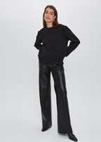 JUODI MARŠKINĖLIAI ILGOMIS RANKOVĖMIS