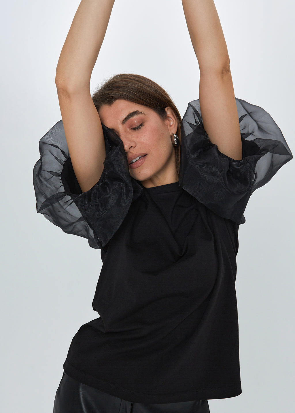 "PŪSTOS RANKOVĖS", JUODI MARŠKINĖLIAI