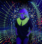 "ŠVIEČIANTYS BRŪKŠNELIAI", JUODI MARŠKINĖLIAI