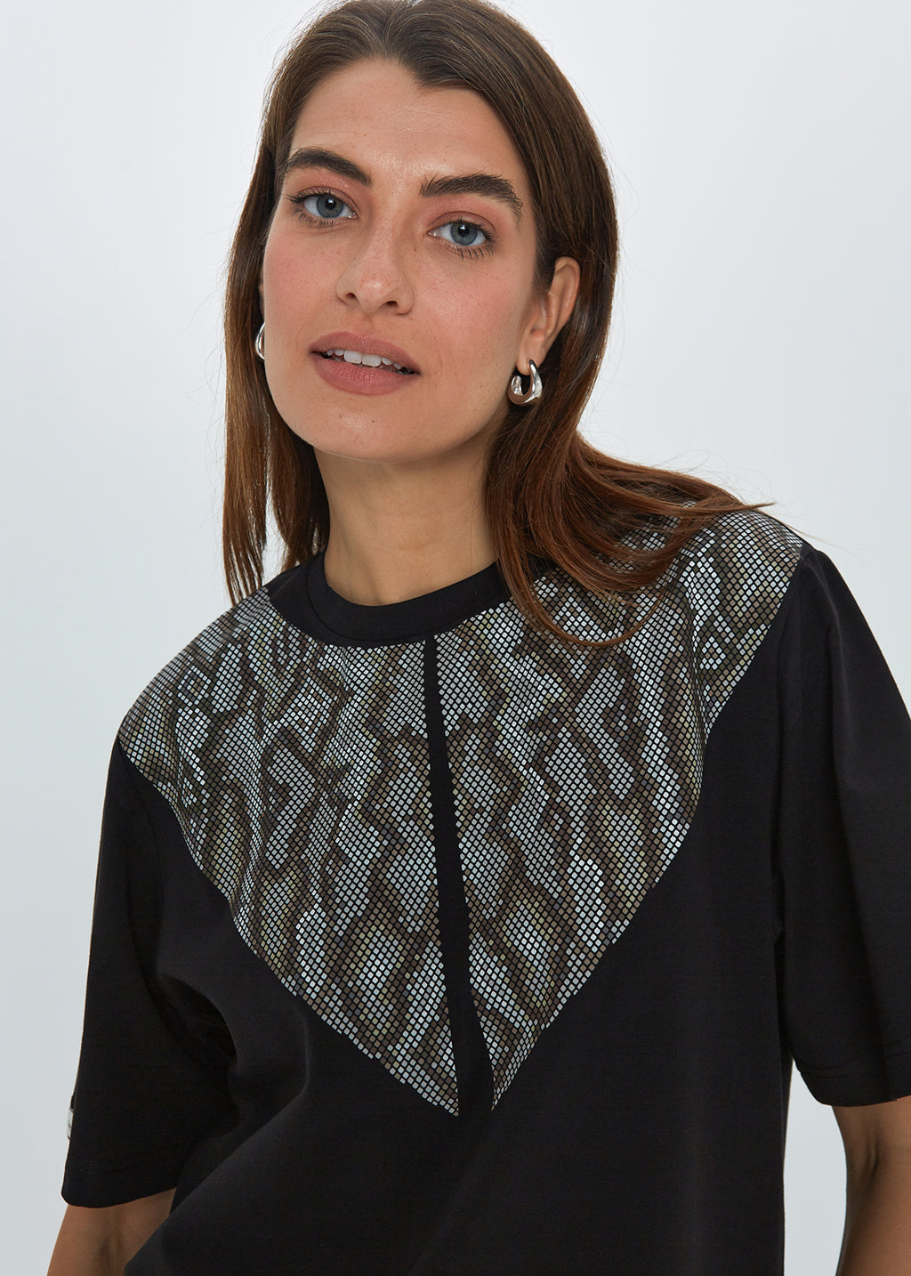 "GYVATĖ", JUODI MARŠKINĖLIAI