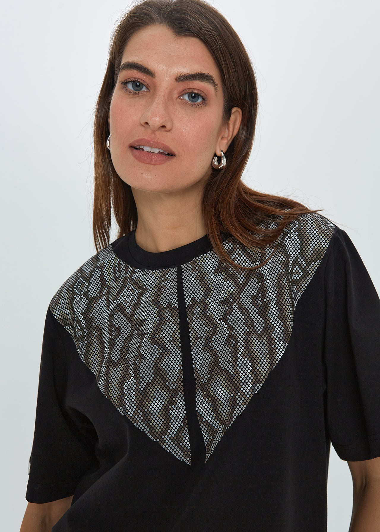 "GYVATĖ", JUODI MARŠKINĖLIAI