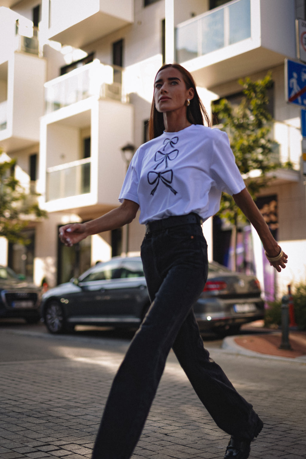 "TRYS KASPINAI", BALTI MARŠKINĖLIAI