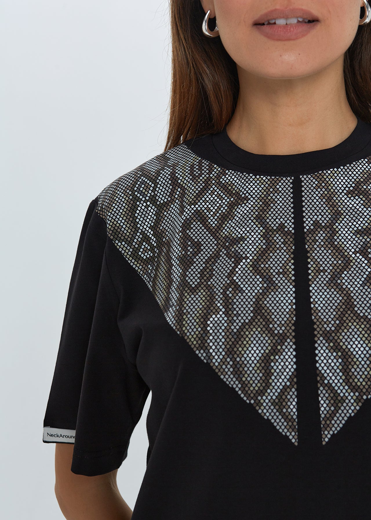 "GYVATĖ", JUODI MARŠKINĖLIAI