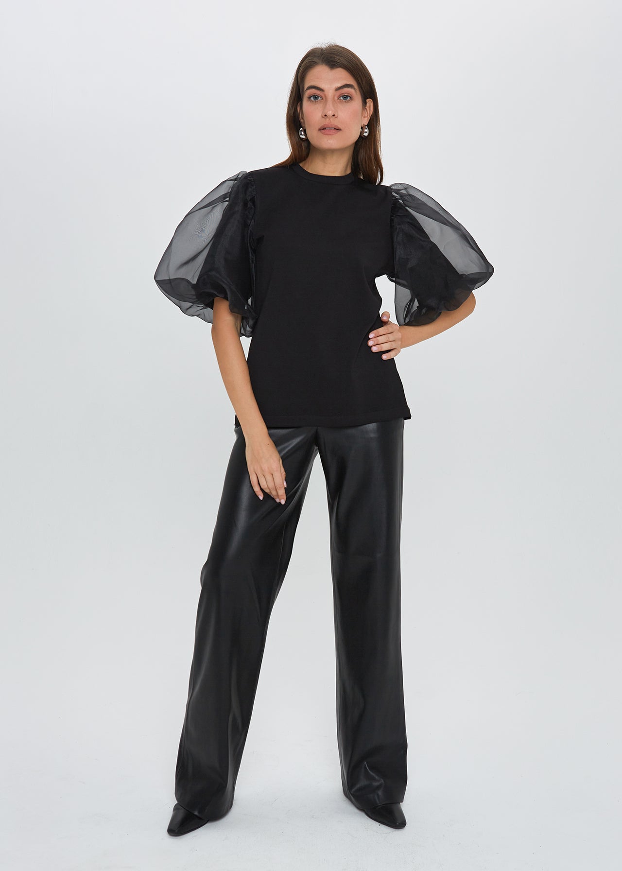 "PŪSTOS RANKOVĖS", JUODI MARŠKINĖLIAI