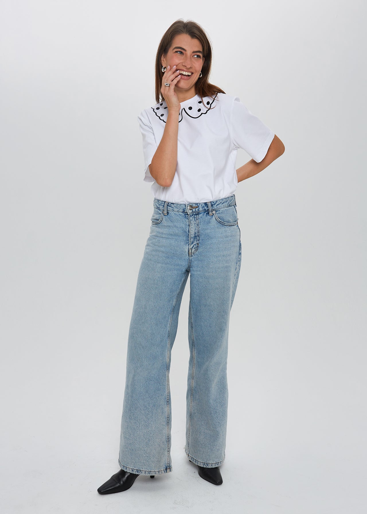 "TAŠKELIAI", BALTI MARŠKINĖLIAI