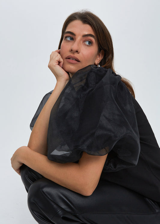 "PŪSTOS RANKOVĖS", JUODI MARŠKINĖLIAI