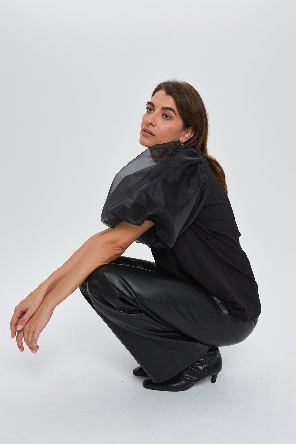 "PŪSTOS RANKOVĖS", JUODI MARŠKINĖLIAI