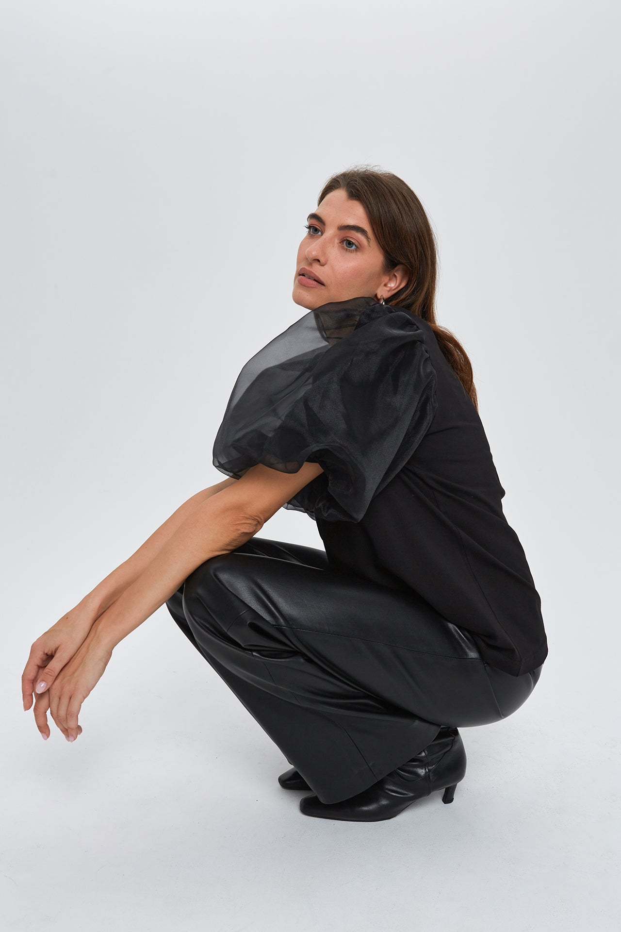 "PŪSTOS RANKOVĖS", JUODI MARŠKINĖLIAI