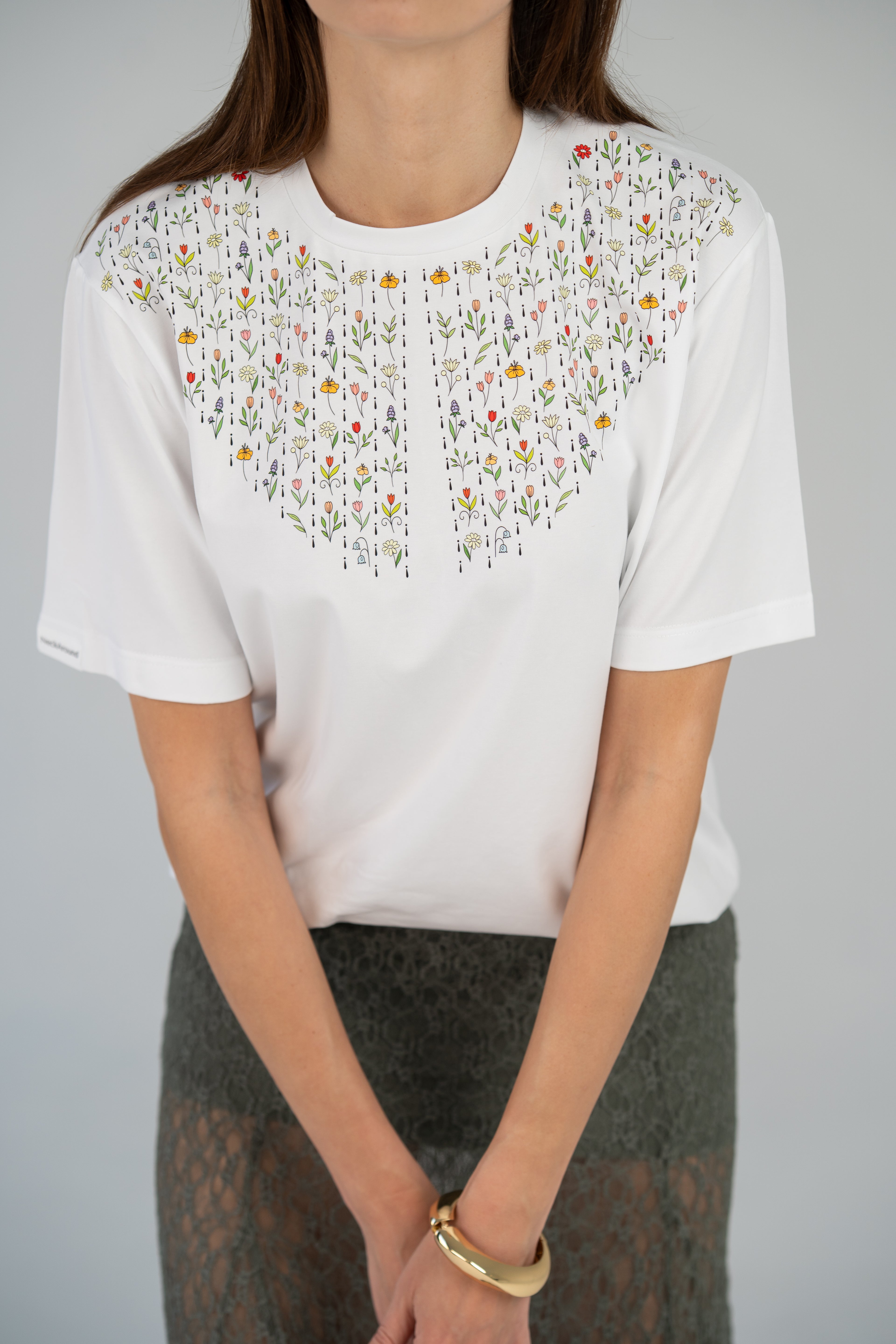 "GĖLIŲ JŪRA", BALTI MARŠKINĖLIAI