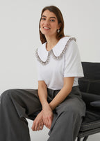 "VINTAGE" WHITE WOMEN'S T-SHIRT WITH A FLORAL COLLAR