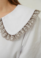 "VINTAGE" WHITE WOMEN'S T-SHIRT WITH A FLORAL COLLAR