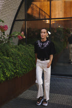 "MOTERYS", JUODI MARŠKINĖLIAI