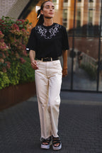 "MOTERYS", JUODI MARŠKINĖLIAI