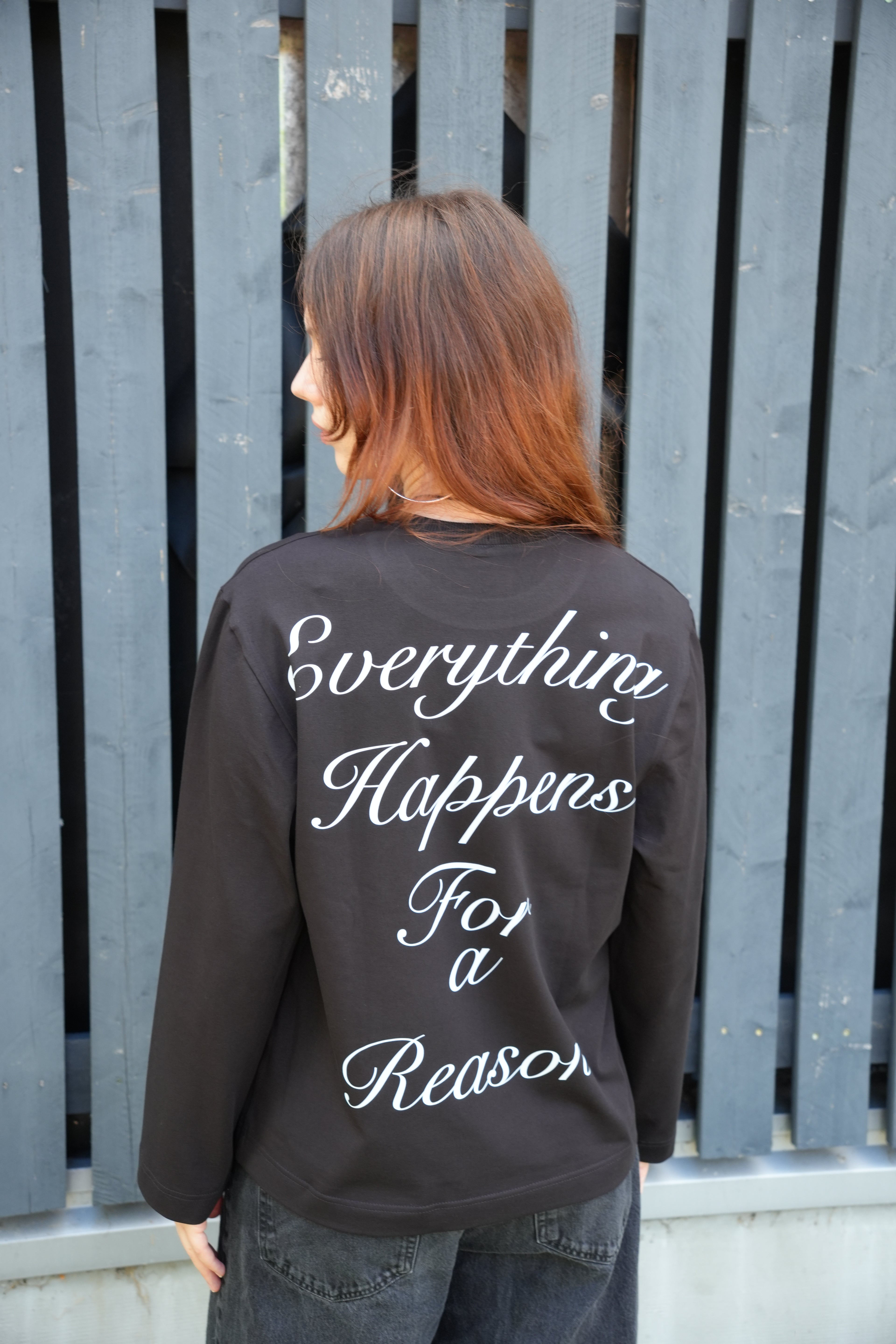 BLACK WOMEN'S LONG-SLEEVED T-SHIRT WITH A COLLAR