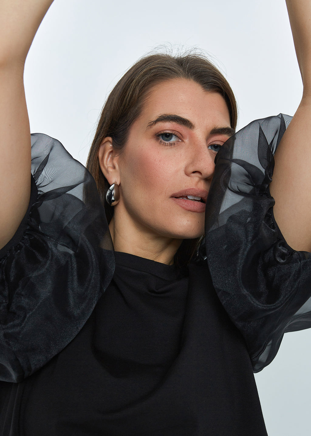 "PŪSTOS RANKOVĖS", JUODI MARŠKINĖLIAI