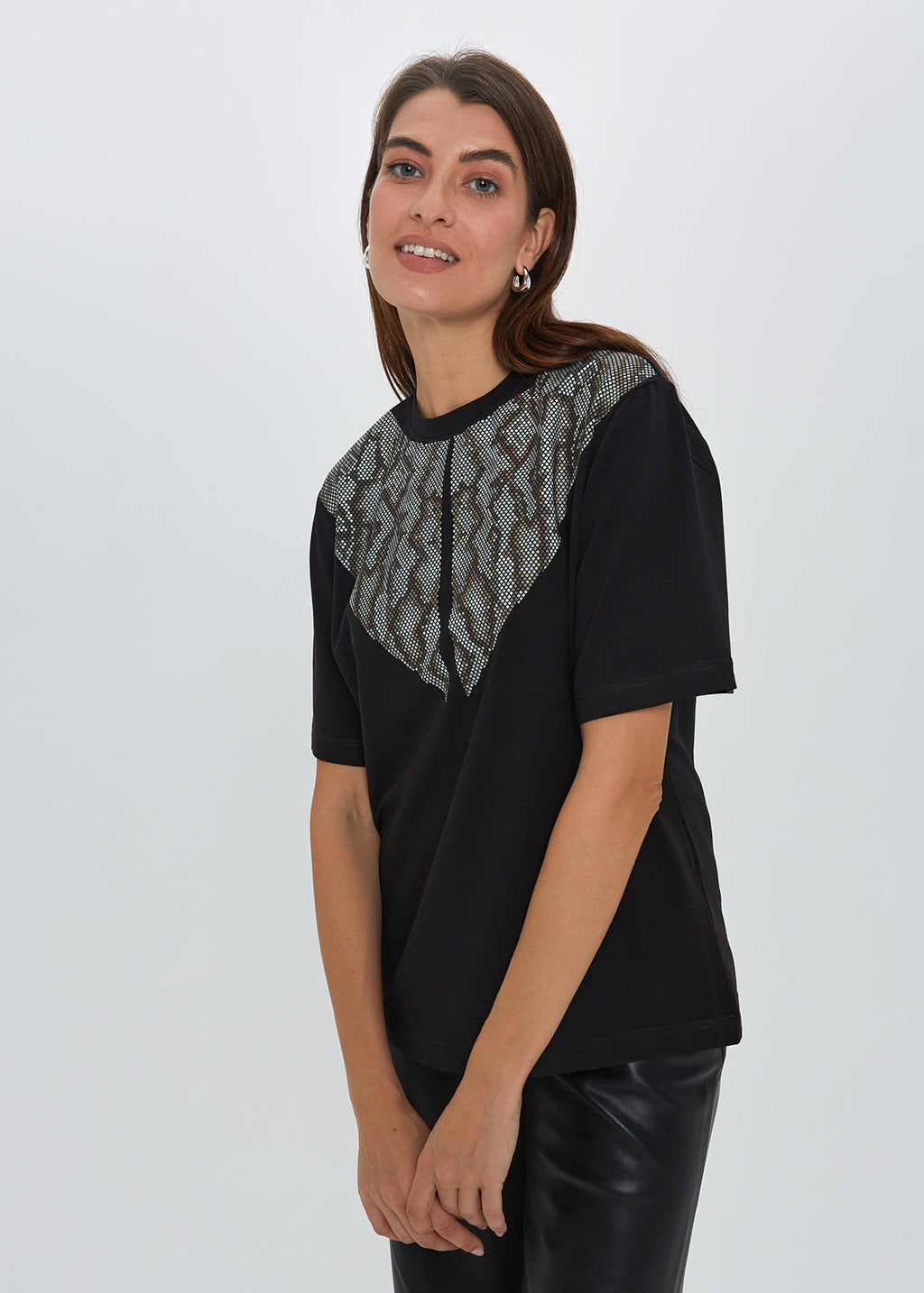 "GYVATĖ", JUODI MARŠKINĖLIAI