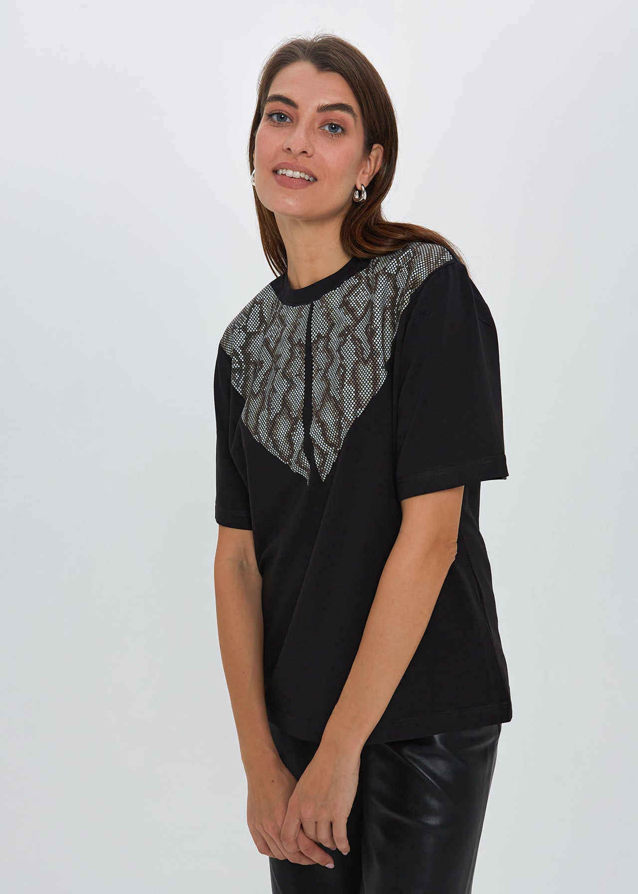 "GYVATĖ", JUODI MARŠKINĖLIAI