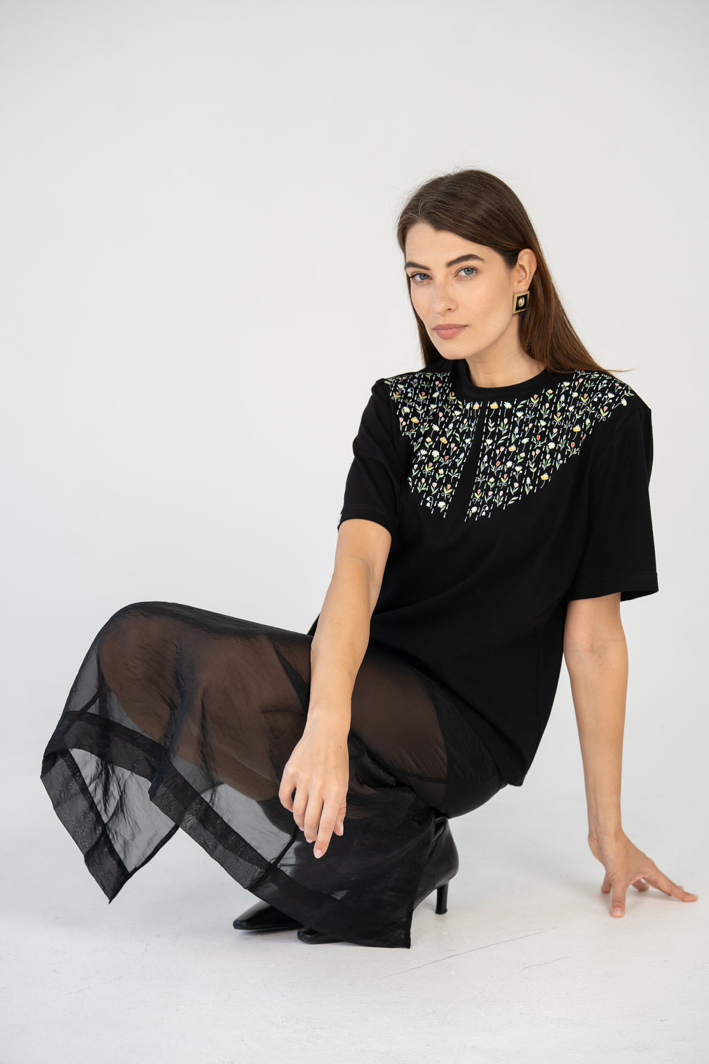 "GĖLIŲ JŪRA", JUODI MARŠKINĖLIAI