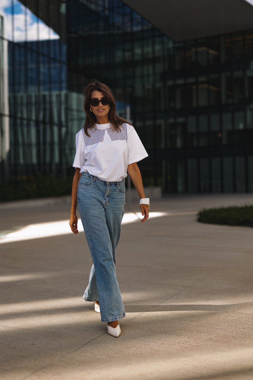 "KVADRATUKAI", BALTI MARŠKINĖLIAI