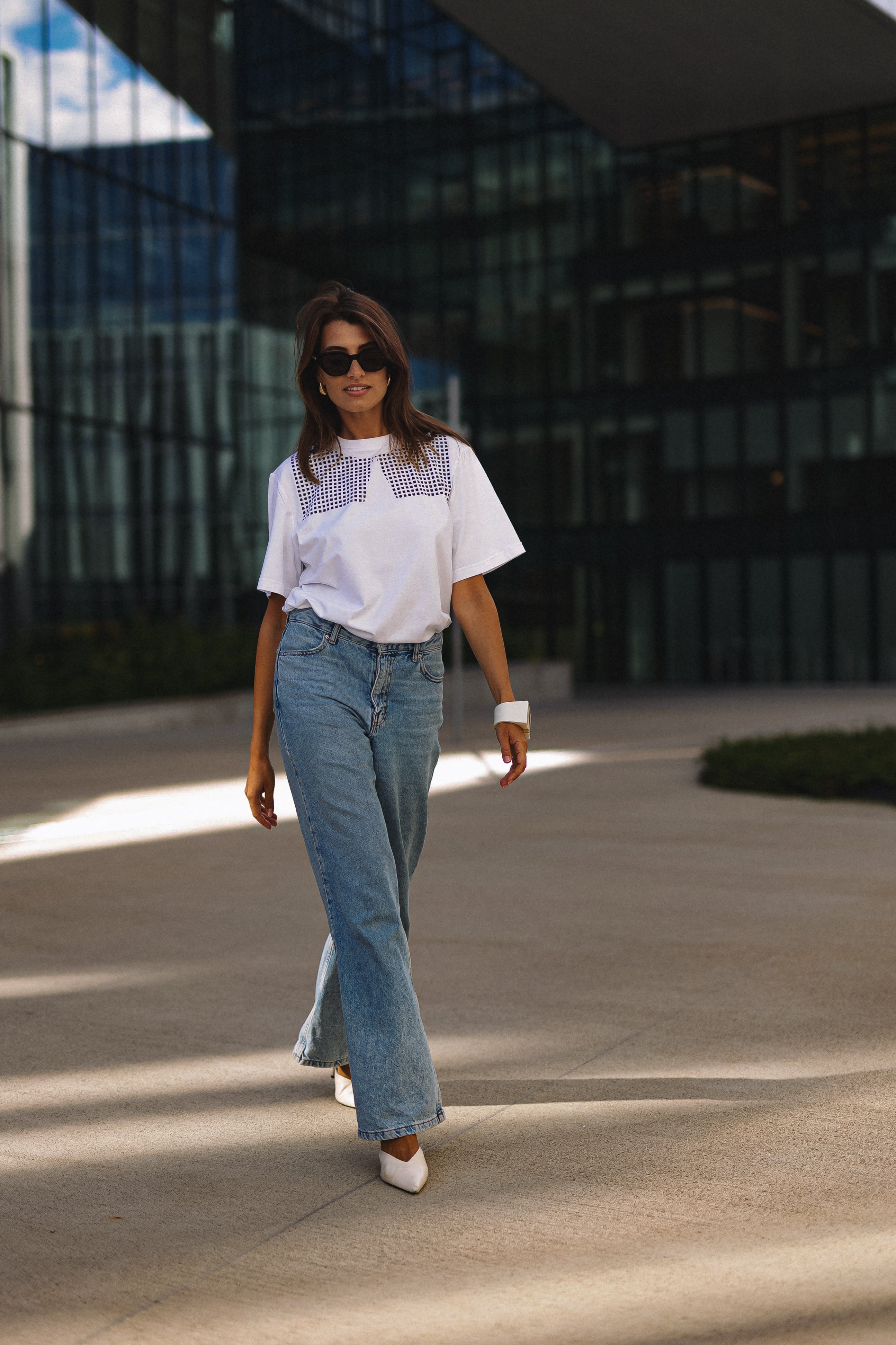 "KVADRATUKAI", BALTI MARŠKINĖLIAI