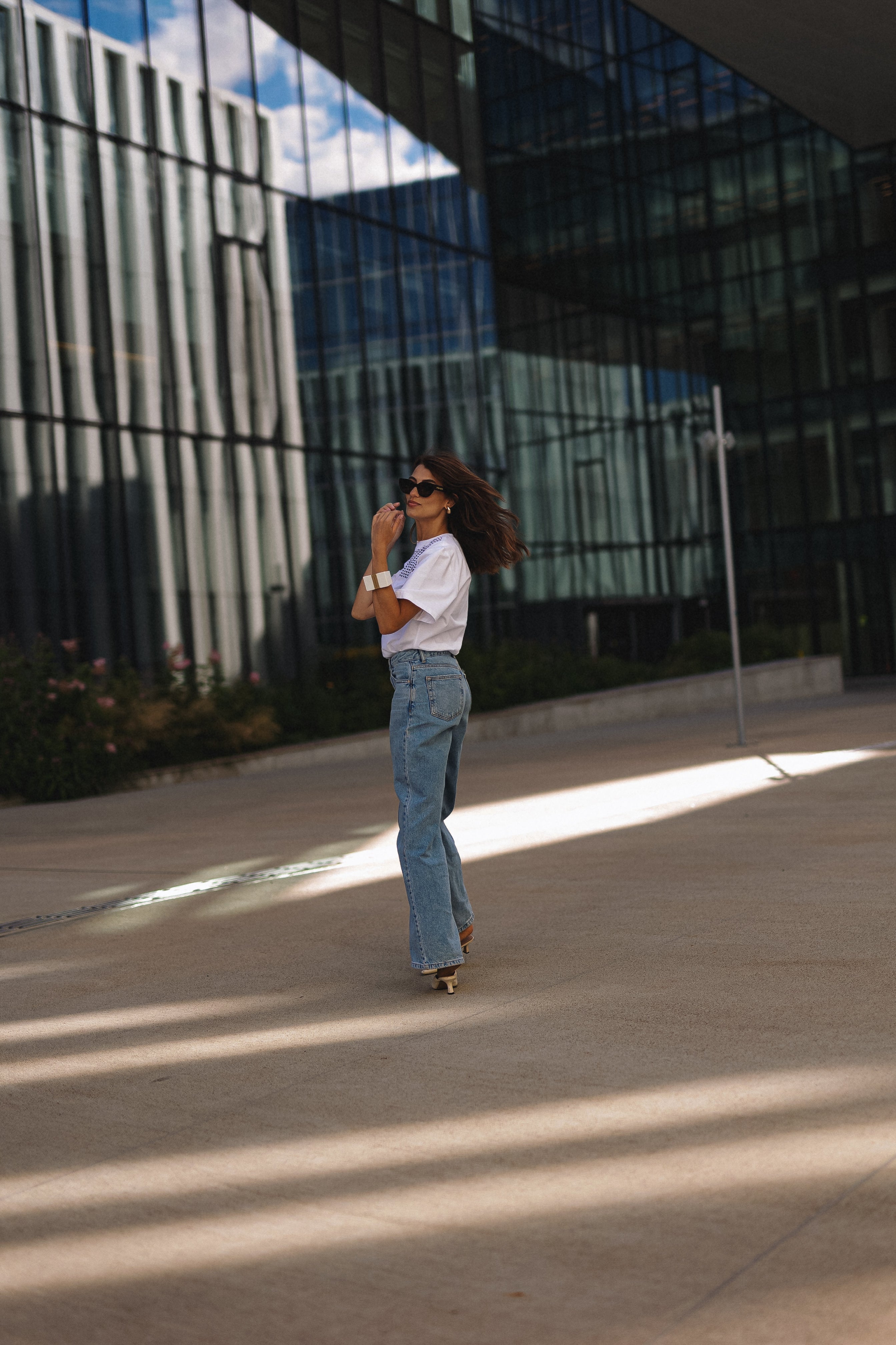 "KVADRATUKAI", BALTI MARŠKINĖLIAI