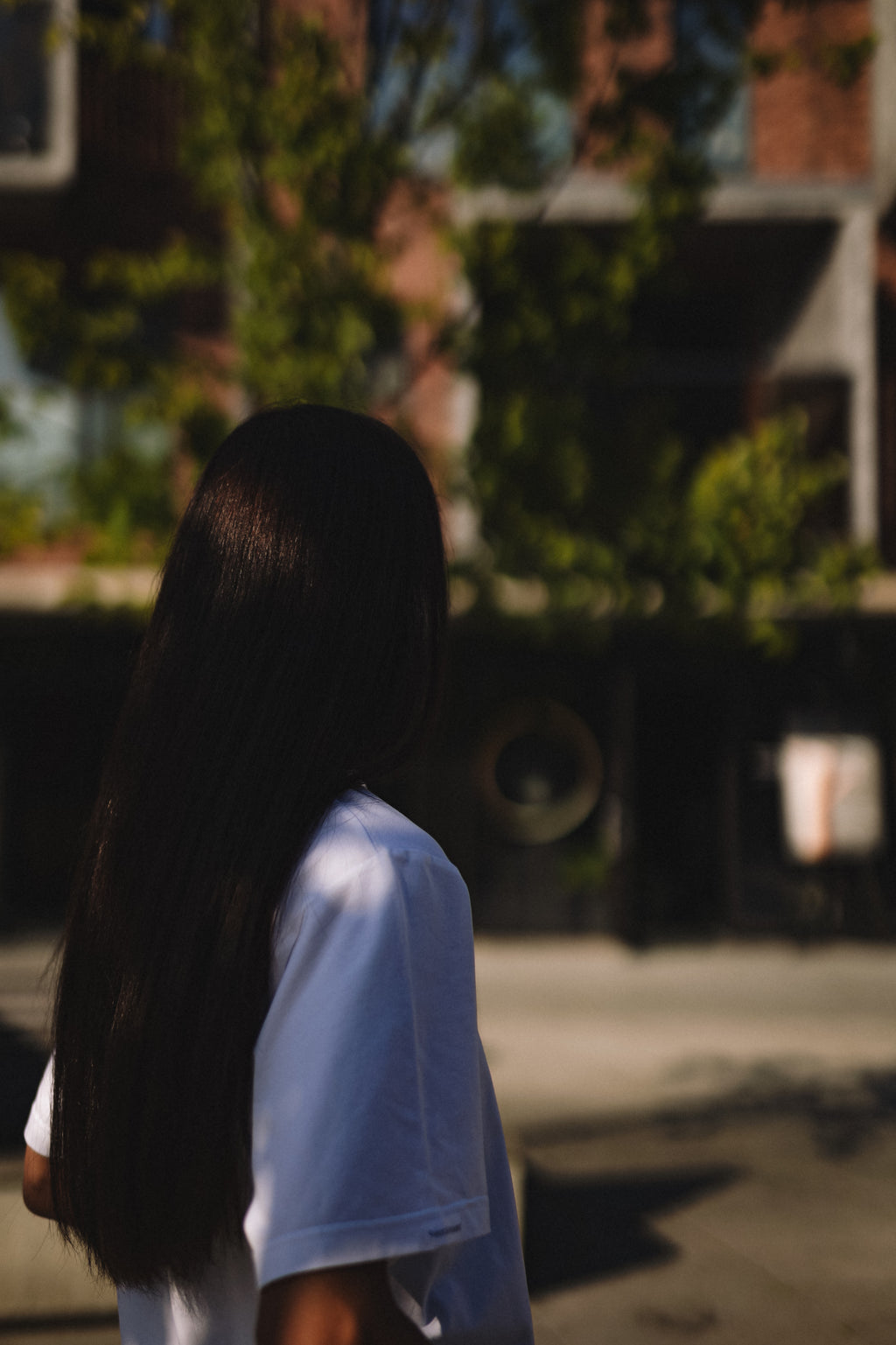 "MOTERYS", BALTI MARŠKINĖLIAI