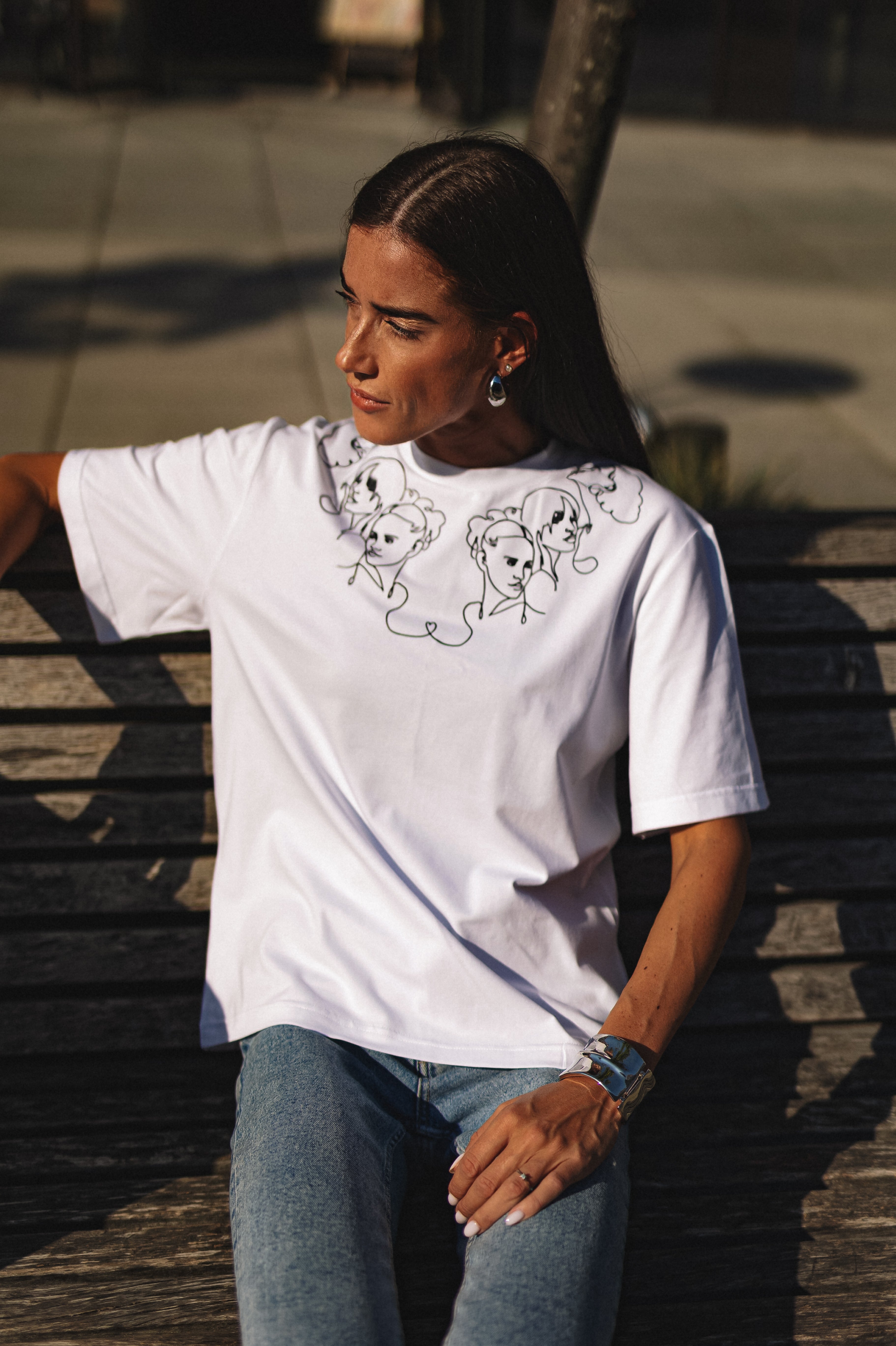 "MOTERYS", BALTI MARŠKINĖLIAI