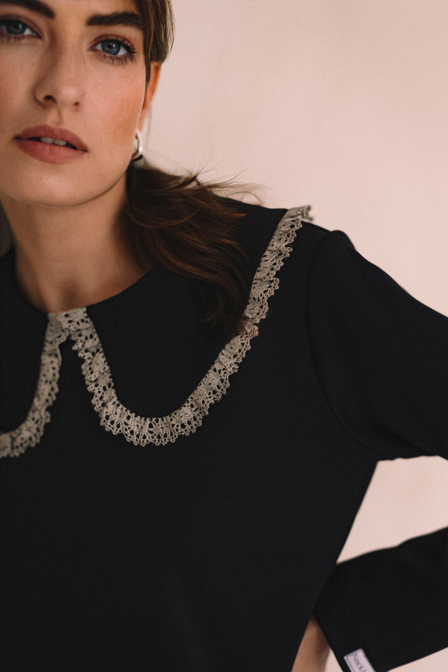 Sleeved Vintage Lace Collar