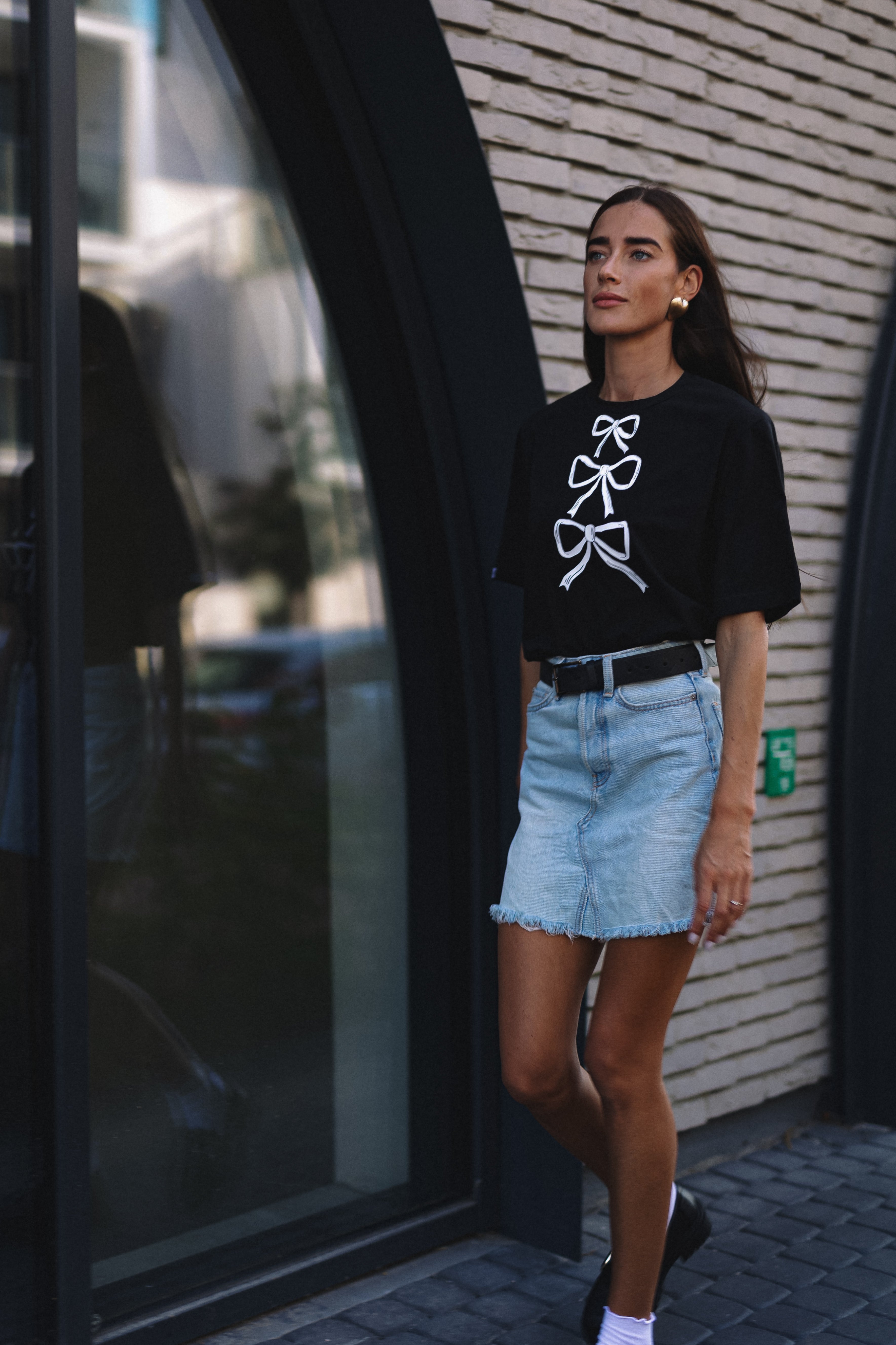 "TRYS KASPINAI", JUODI MARŠKINĖLIAI