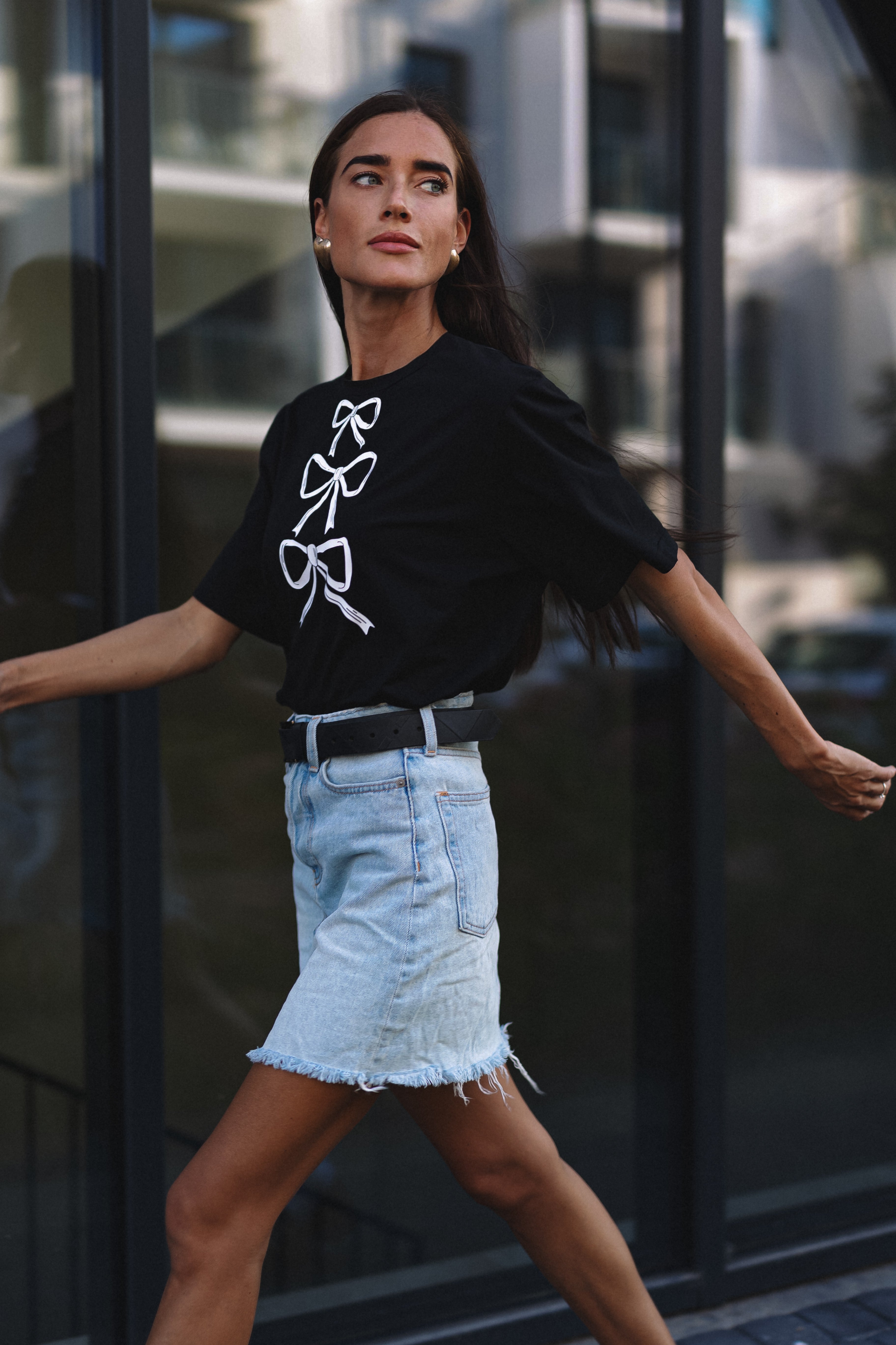 "TRYS KASPINAI", JUODI MARŠKINĖLIAI