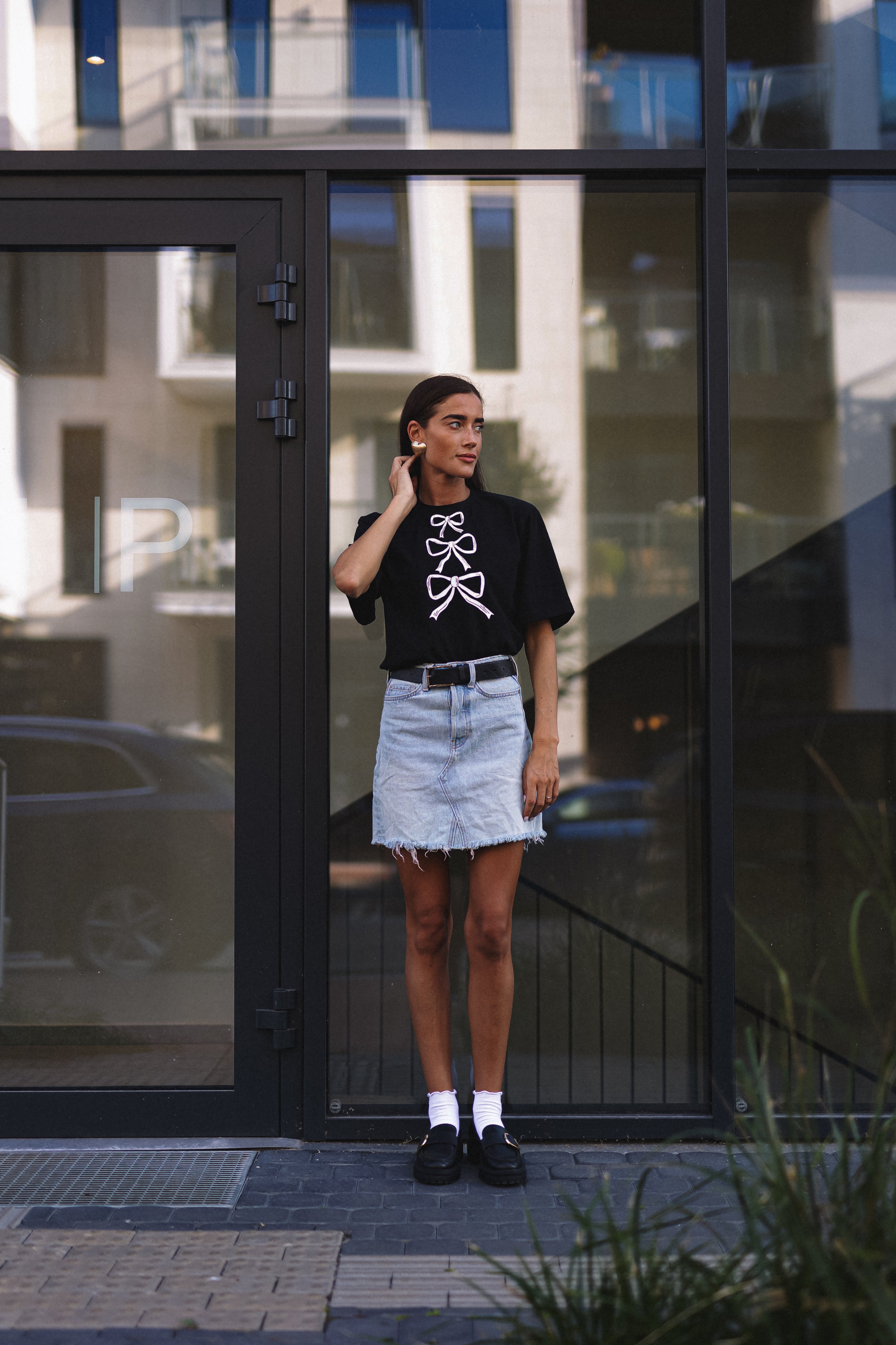 "TRYS KASPINAI", JUODI MARŠKINĖLIAI