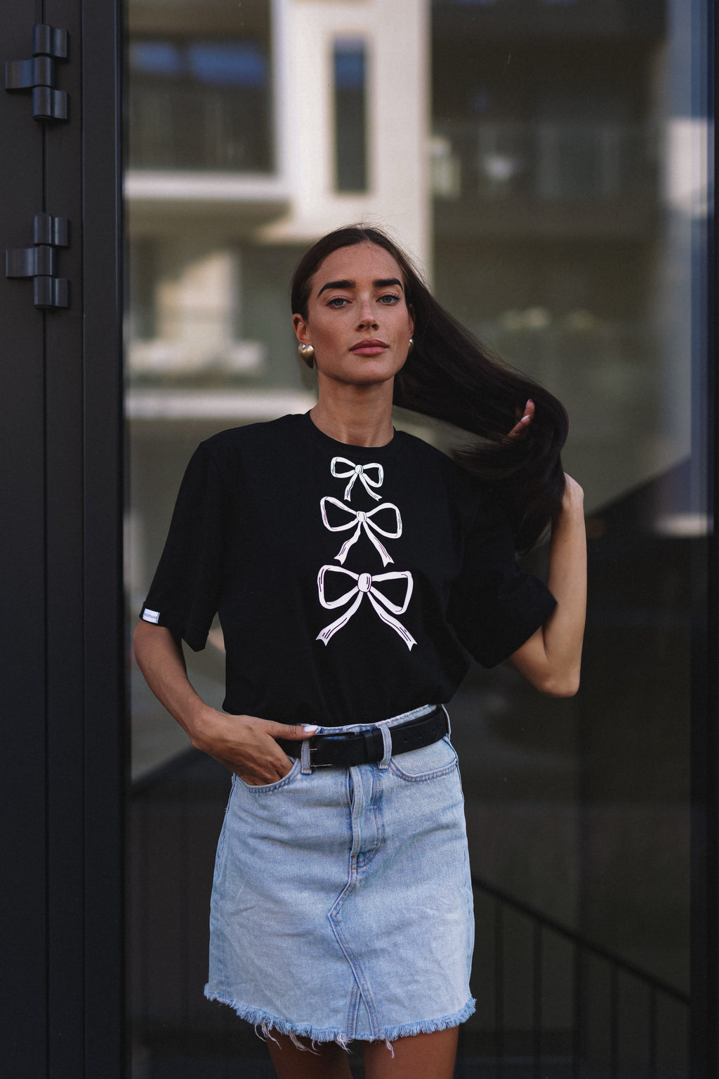 "TRYS KASPINAI", JUODI MARŠKINĖLIAI