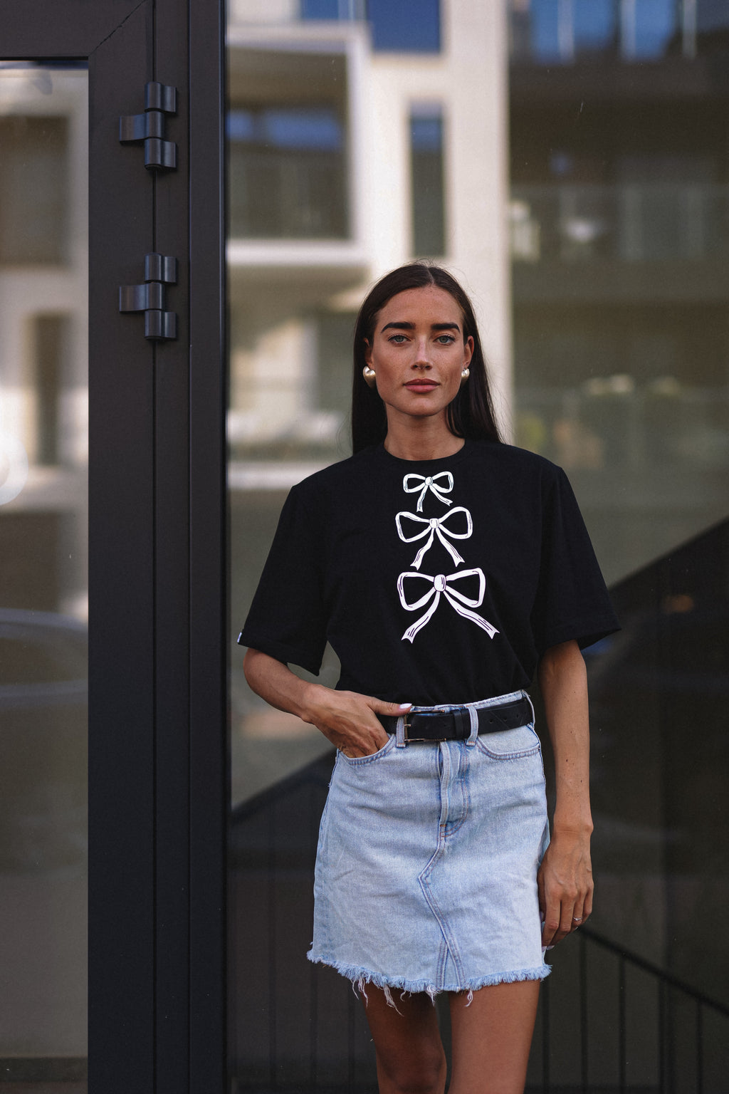 "TRYS KASPINAI", JUODI MARŠKINĖLIAI