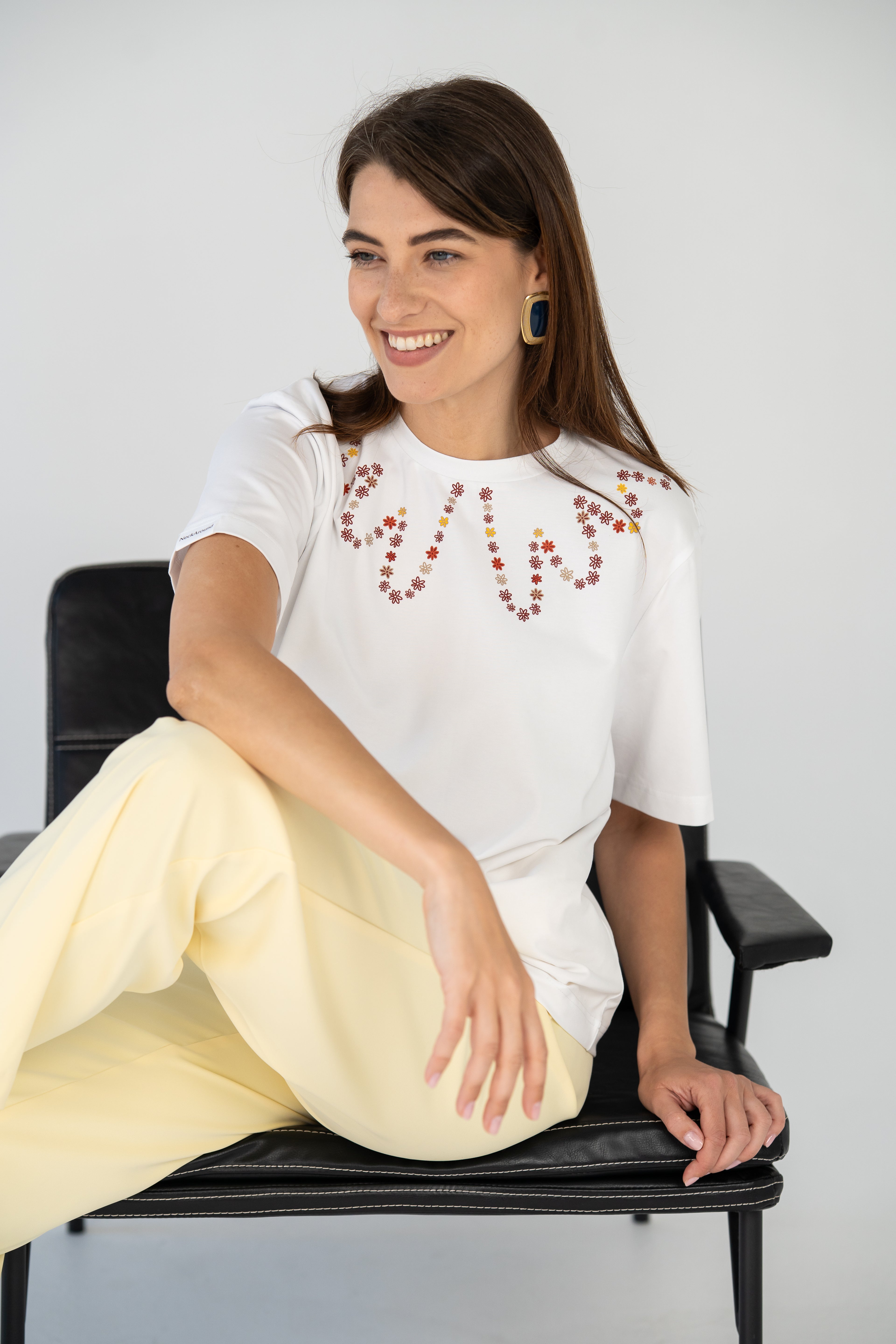 "MINIMALISTĖ", BALTI MARŠKINĖLIAI