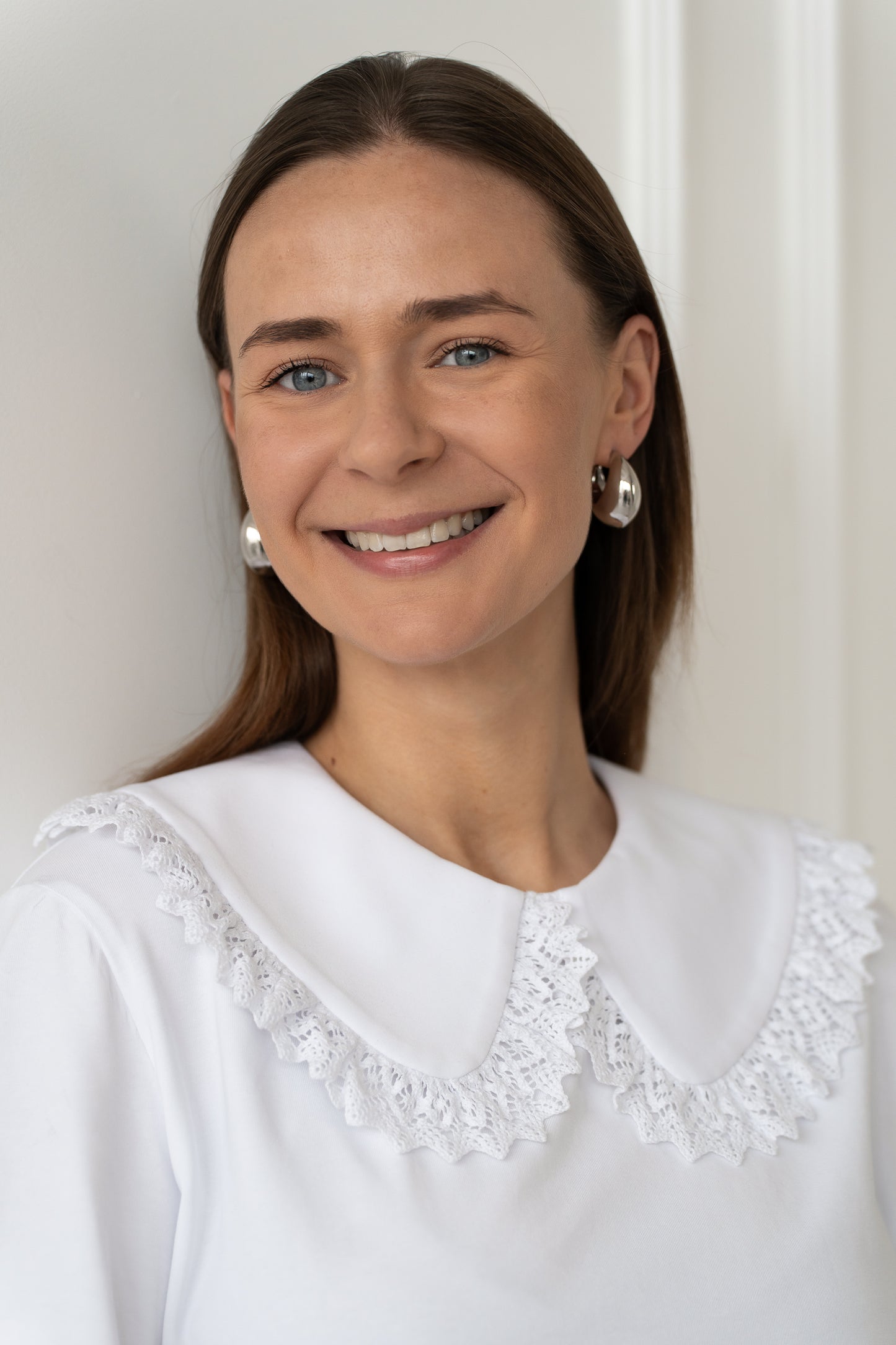 "VINTAŽINIAI", BALTI MARŠKINĖLIAI SU APYKAKLE