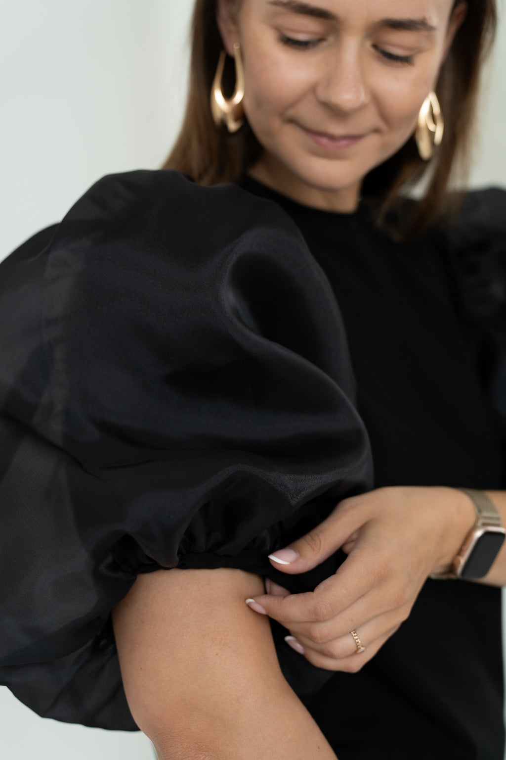 "PŪSTOS RANKOVĖS", JUODI MARŠKINĖLIAI