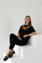 "TAUTODAILĖ", JUODI MARŠKINĖLIAI