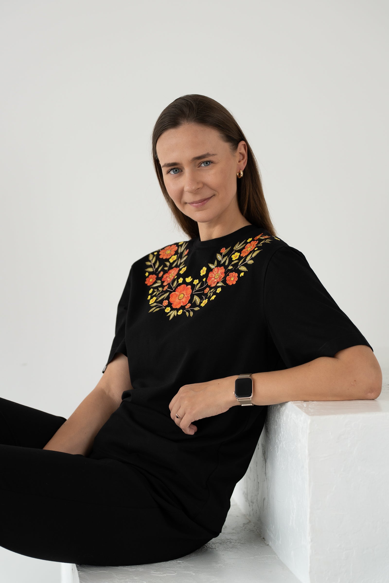 "TAUTODAILĖ", JUODI MARŠKINĖLIAI