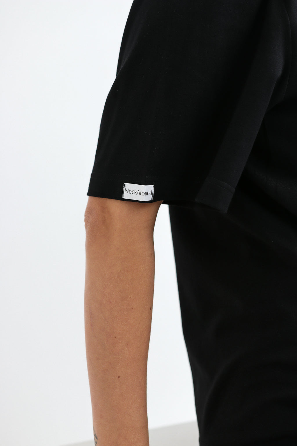 JUODI MARŠKINĖLIAI