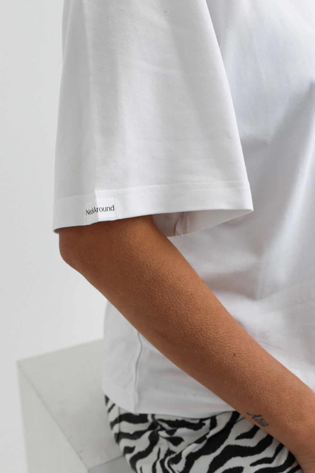 BALTI MARŠKINĖLIAI