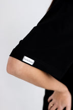 "BALTI BRŪKŠNELIAI", JUODI MARŠKINĖLIAI