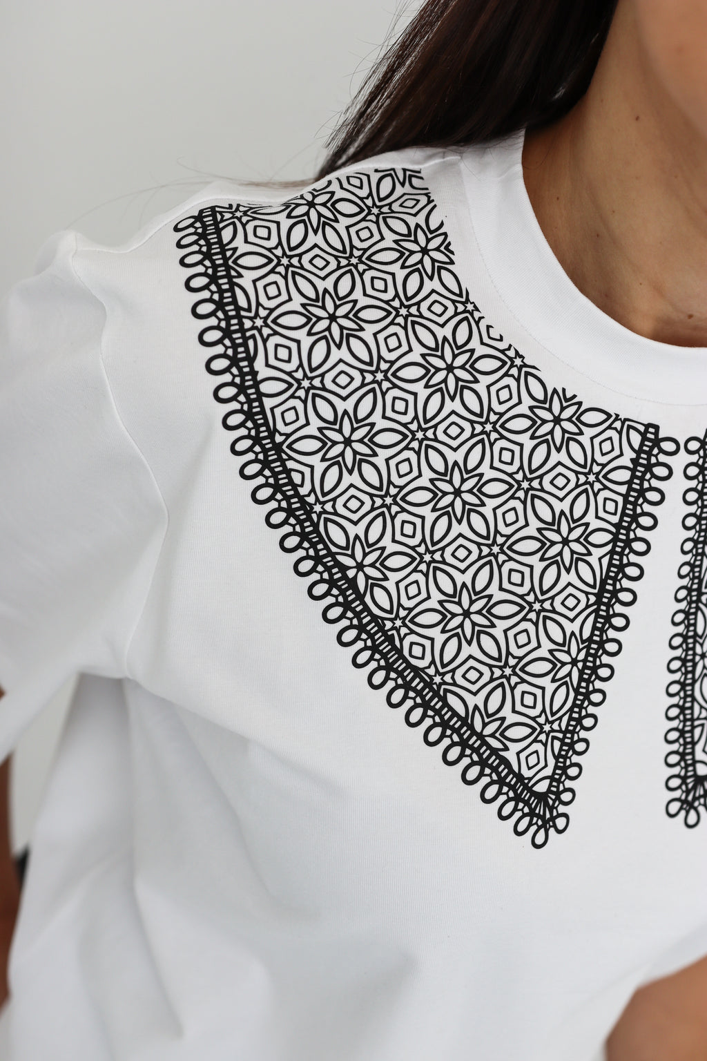 "ORNAMENTAI", BALTI MARŠKINĖLIAI